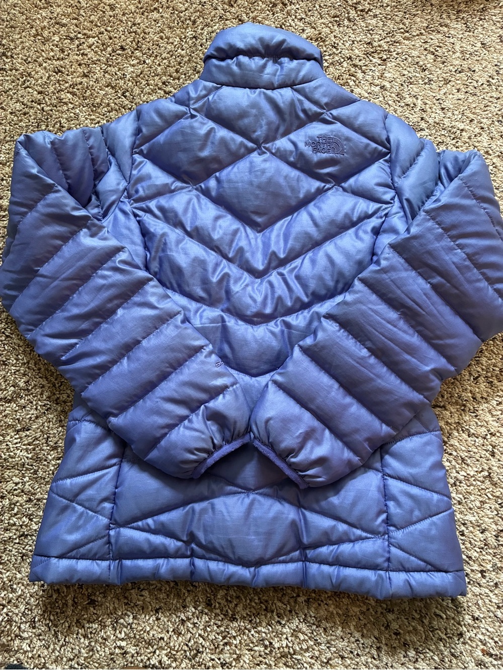 The North Face 550 Lightweight Quilted Goosedown Puffer Jacket - Picture 12 of 13